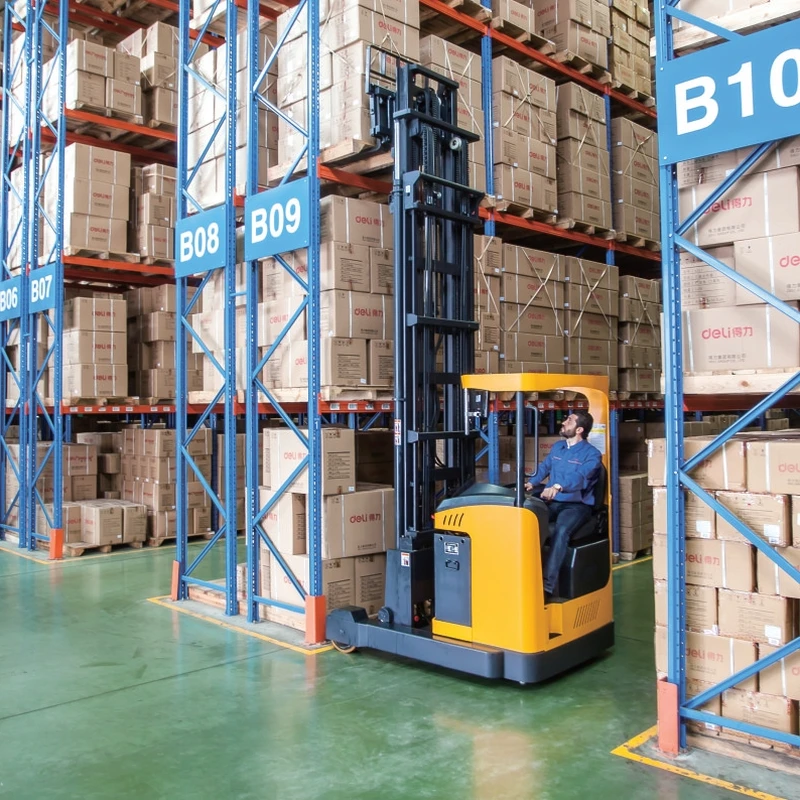 Empilhador retrátil REV20VP com capacidade de carga de 2000 kg
