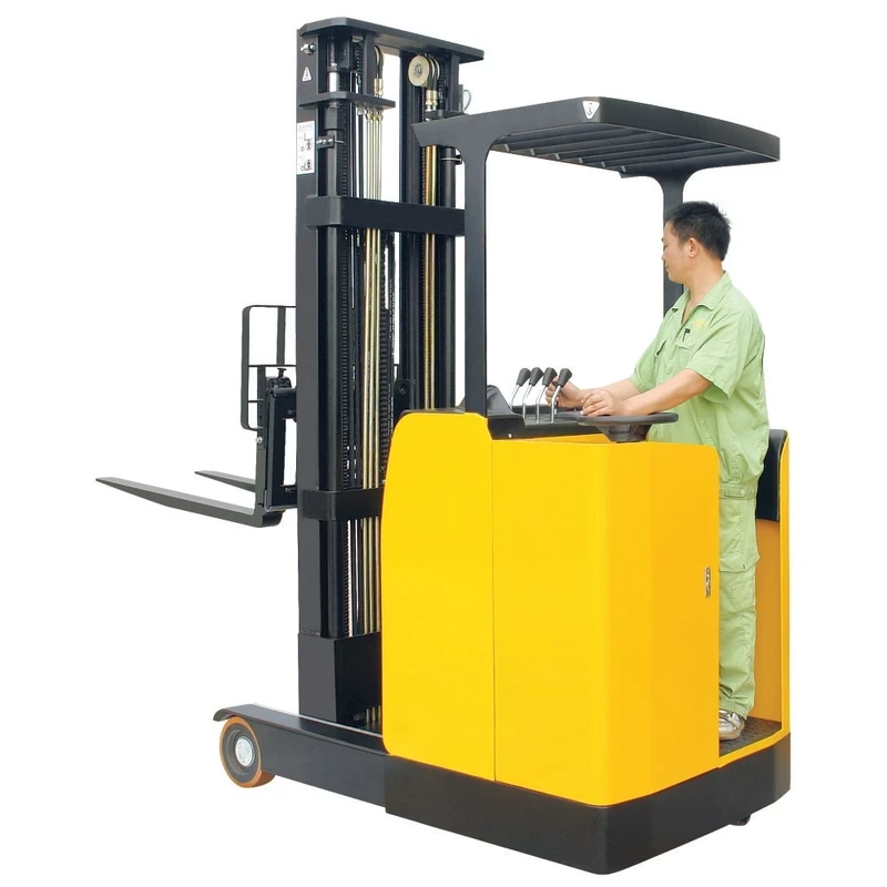 Empilhador retrátil contrabalançado com operador em pé (REV15ST) 1500 kg 3000–6200 mm